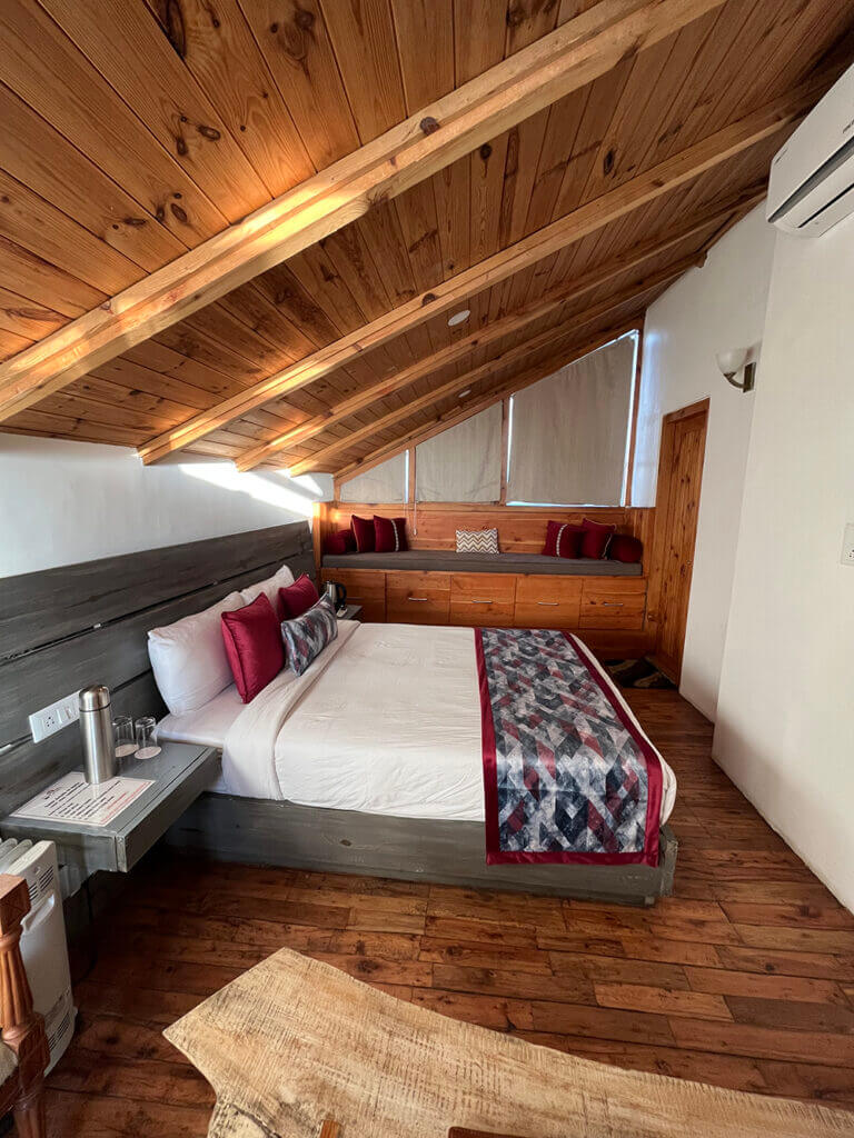 BISHNOG Room2 Pic 678